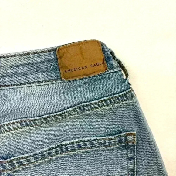 American Eagle High Rise Mom Light Wash Fade Distress Ankle Jean Size 2 X-Short - Picture 9 of 15